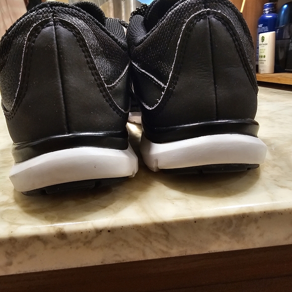 Nike - Picture 5 of 6